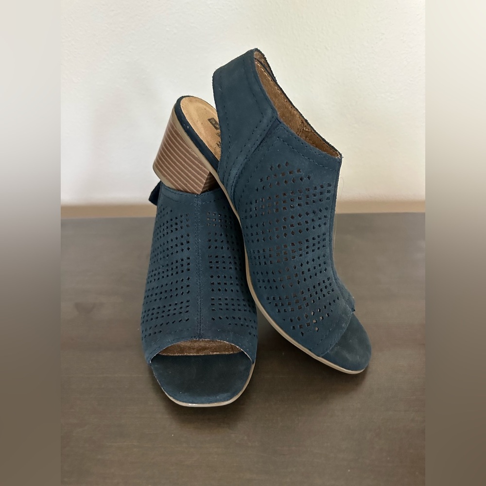 White Mountain Lorna Sandals, Navy, Size 8